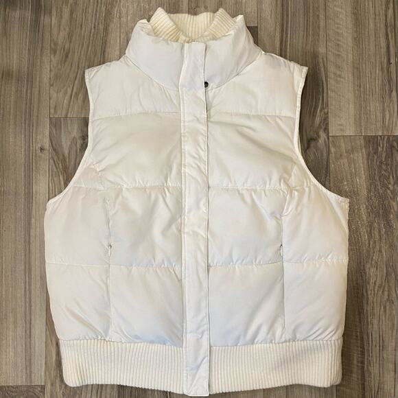 Pretty Merona Women’s M SUPER CLEAN Zip Front White Puffer Vest - Picture 7 of 10
